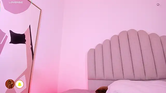 Nikki Angel  online show from February 14, 6:59 pm