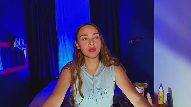 Snapshot of DevoniCollins chatting on January 13, 7:53 pm DevoniCollins online show from January 13, 7:53 pm