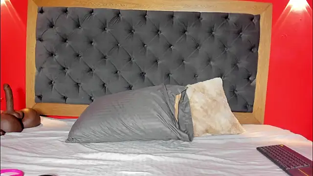 YayaHilton online show from October 9, 5:27 am