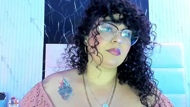 Reginavegaa online show from October 8, 11:30 am