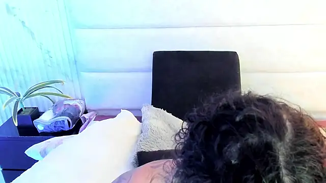 Reginavegaa online show from December 3, 11:41 am