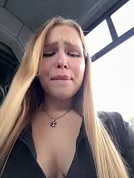 Snapshot of mur_girl chatting on October 9, 12:36 pm mur girl online show from October 9, 12:36 pm