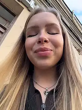 Snapshot of mur_girl chatting on October 11, 1:09 pm mur girl online show from October 11, 1:09 pm