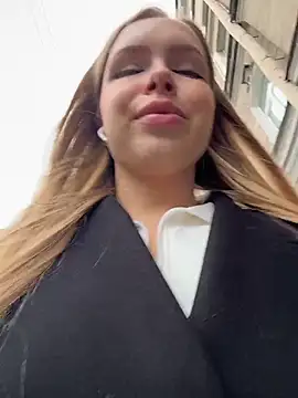 Snapshot of mur_girl chatting on October 15, 1:00 pm mur girl online show from October 15, 1:00 pm