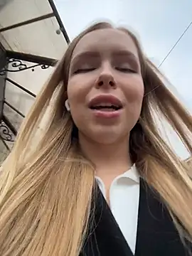 Snapshot of mur_girl chatting on November 5, 11:43 am mur girl online show from November 5, 11:43 am