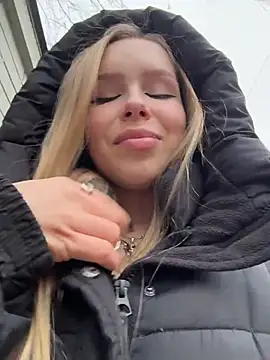 Snapshot of mur_girl chatting on November 26, 11:44 am mur girl online show from November 26, 11:44 am