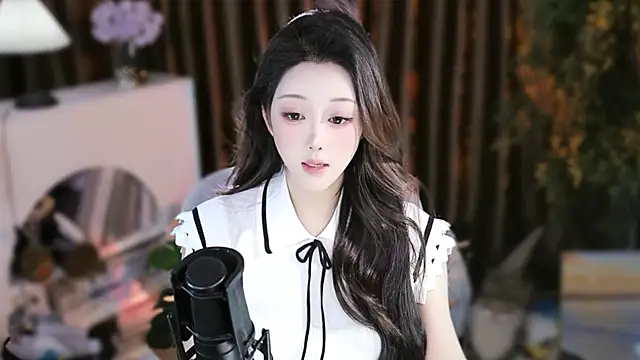 Snapshot of Arwyn-rr chatting on November 10, 9:08 am Arwyn-rr online show from November 10, 9:08 am