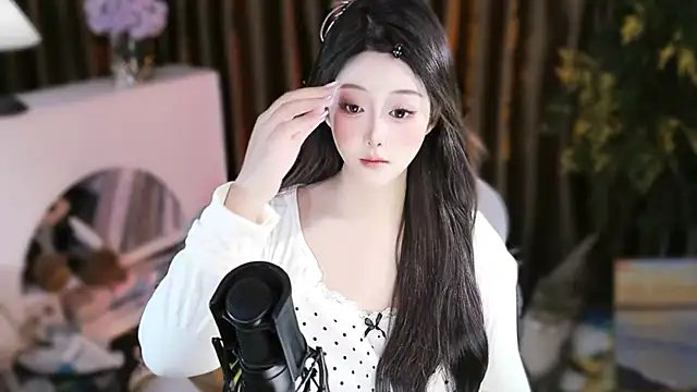 Snapshot of Arwyn-rr chatting on November 14, 11:09 am Arwyn-rr online show from November 14, 11:09 am