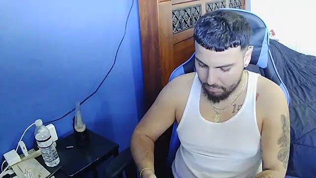 Snapshot of MasterKvn chatting on February 6, 7:51 pm MasterKvn online show from February 6, 7:51 pm