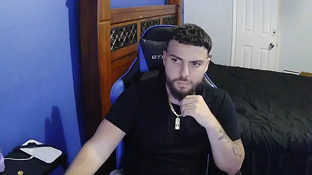 Snapshot of MasterKvn chatting on March 3, 7:43 am MasterKvn online show from March 3, 7:43 am