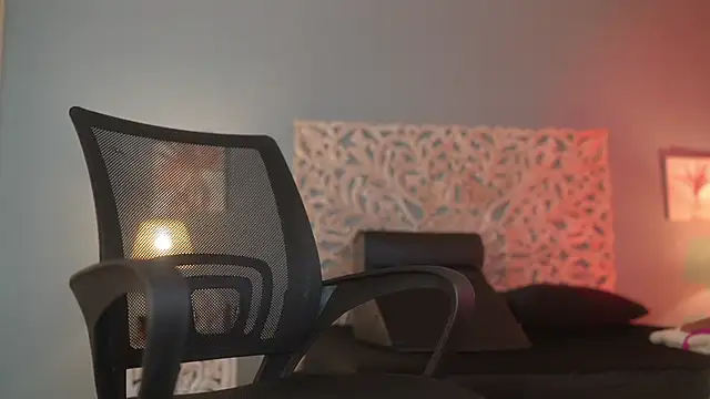 lupeebony online show from November 28, 8:00 pm