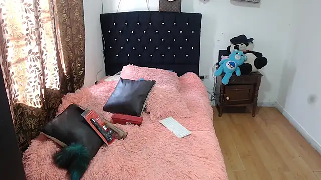 Snapshot of Julieta_jonesss chatting on January 15, 8:16 pm Julieta jonesss online show from January 15, 8:16 pm