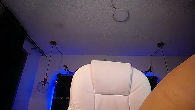 MIA YOURHOTTIE online show from December 10, 2:27 am