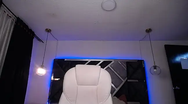 MIA YOURHOTTIE online show from February 4, 6:46 am