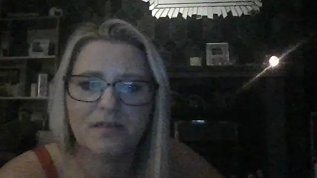 Snapshot of SweetXCandyX chatting on October 26, 8:26 pm SweetXCandyX online show from October 26, 8:26 pm