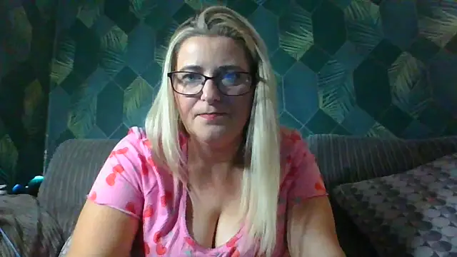 Snapshot of SweetXCandyX chatting on November 14, 6:28 pm SweetXCandyX online show from November 14, 6:28 pm