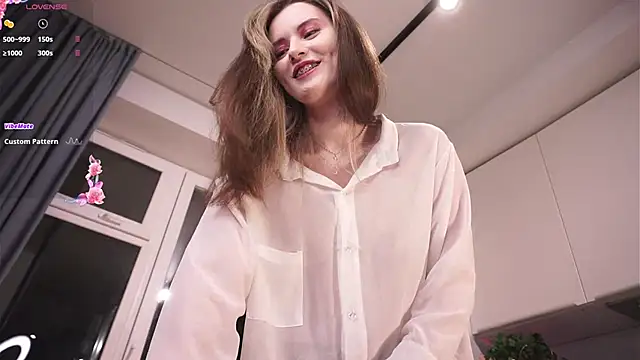 LoraDevon online show from October 12, 5:01 pm