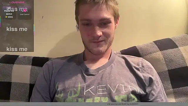 Snapshot of anomalies_ig chatting on April 8, 5:35 pm anomalies ig online show from April 8, 5:35 pm