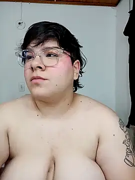 Snapshot of amalia_love chatting on December 15, 4:04 pm amalia love online show from December 15, 4:04 pm