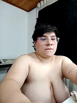 Snapshot of amalia_love chatting on December 15, 7:31 pm amalia love online show from December 15, 7:31 pm