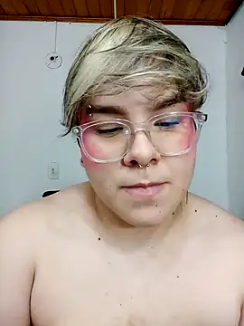 Snapshot of amalia_love chatting on January 11, 6:14 am amalia love online show from January 11, 6:14 am