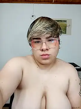 Snapshot of amalia_love chatting on January 26, 8:03 am amalia love online show from January 26, 8:03 am