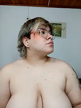 Snapshot of amalia_love chatting on February 14, 10:25 pm amalia love online show from February 14, 10:25 pm