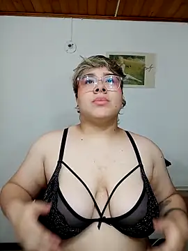 Snapshot of amalia_love chatting on February 22, 11:03 pm amalia love online show from February 22, 11:03 pm