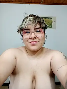 Snapshot of amalia_love chatting on March 2, 12:43 pm amalia love online show from March 2, 12:43 pm