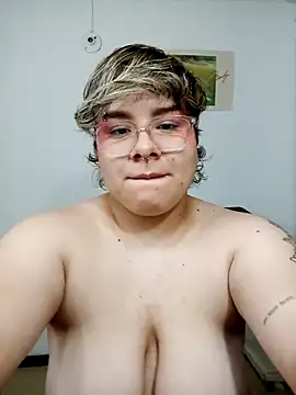 Snapshot of amalia_love chatting on March 16, 11:49 am amalia love online show from March 16, 11:49 am