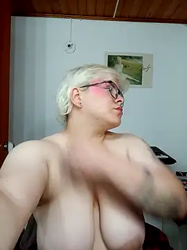 Snapshot of amalia_love chatting on September 13, 4:56 am amalia love online show from September 13, 4:56 am