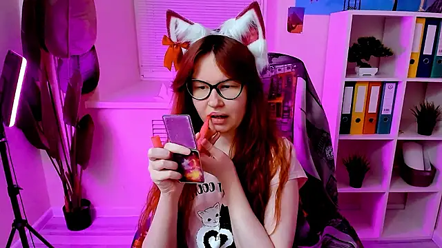 CarolGiggly online show from February 19, 1:34 am