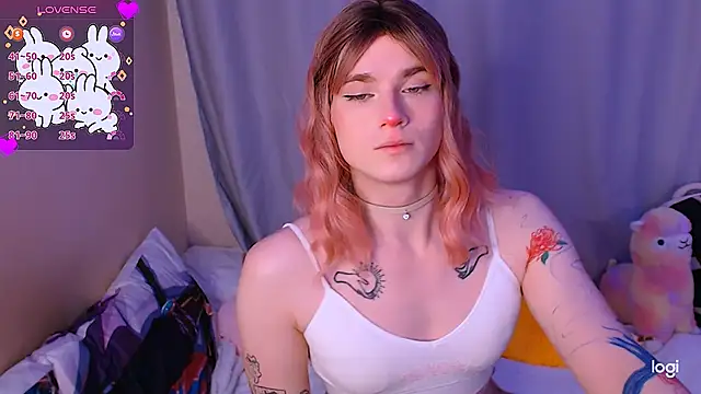 Snapshot of Alice_Hells chatting on December 9, 6:23 am Alice Hells online show from December 9, 6:23 am