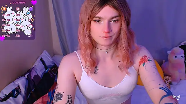 Snapshot of Alice_Hells chatting on December 9, 9:28 am Alice Hells online show from December 9, 9:28 am