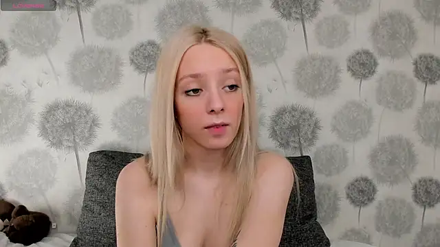 Snapshot of EngelFugler chatting on February 18, 2:38 pm EngelFugler online show from February 18, 2:38 pm