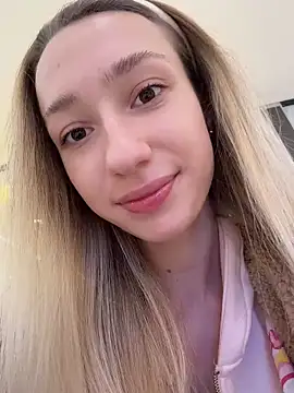 Lia  Love online show from December 19, 1:07 pm