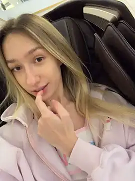 Lia  Love online show from January 7, 3:03 pm