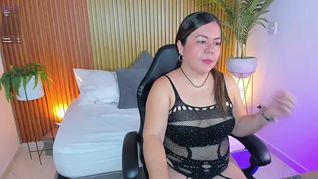 Snapshot of nahia_13 chatting on July 2, 3:23 am nahia 13 online show from July 2, 3:23 am