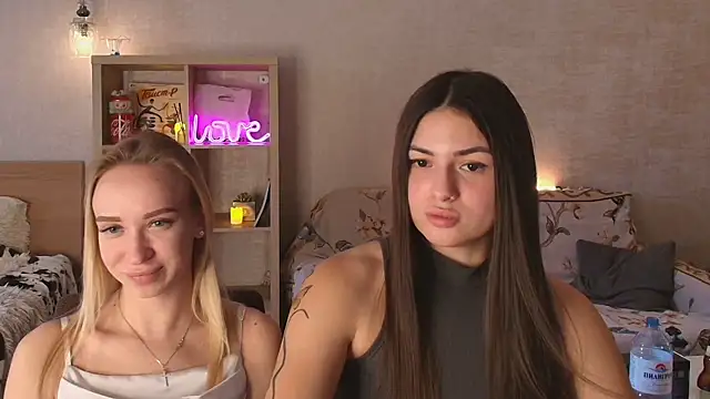 Snapshot of ShySonya chatting on October 16, 11:00 am ShySonya online show from October 16, 11:00 am