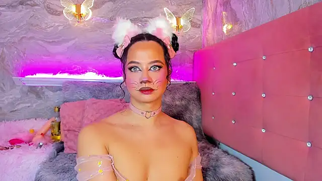 Snapshot of taylorbunny_x chatting on October 23, 5:40 am taylorbunny x online show from October 23, 5:40 am