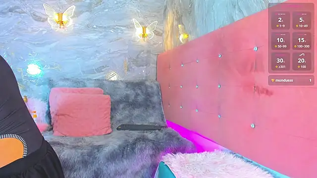 Snapshot of taylorbunny_x chatting on November 11, 2:33 am taylorbunny x online show from November 11, 2:33 am