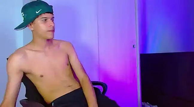 LiamGadiell online show from December 24, 12:33 am