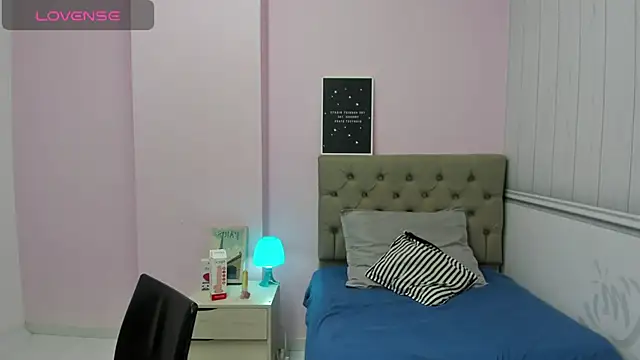 lauren rios7 online show from January 13, 9:52 pm