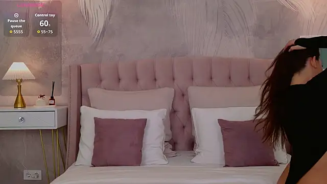 milaleoneli online show from April 5, 3:09 pm