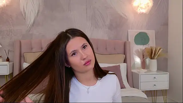 Snapshot of milaleoneli chatting on April 24, 2:52 pm milaleoneli online show from April 24, 2:52 pm