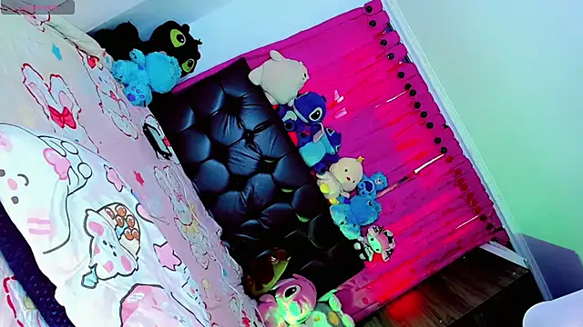 Snapshot of Thalia_girl21 chatting on February 9, 8:24 pm Thalia girl21 online show from February 9, 8:24 pm