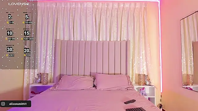 Aliison Smith online show from March 4, 11:43 pm