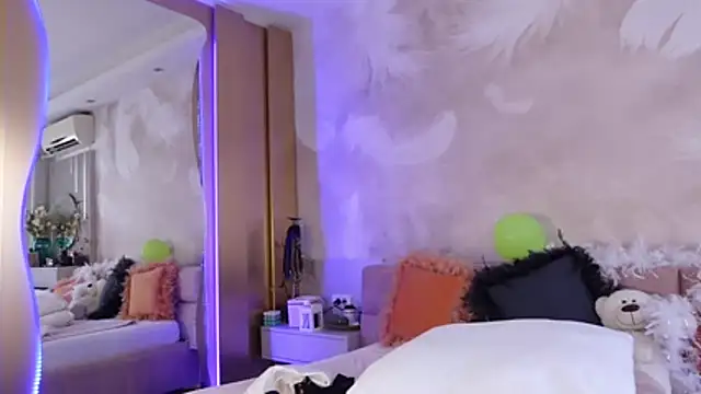 JullyBlair online show from June 28, 5:46 am