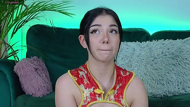 Snapshot of AveryWillow chatting on October 15, 2:55 am AveryWillow online show from October 15, 2:55 am