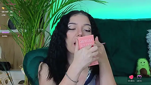 Snapshot of AveryWillow chatting on October 20, 3:07 am AveryWillow online show from October 20, 3:07 am